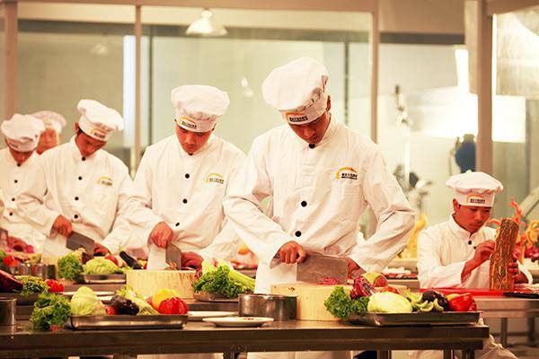 中国最大的职业技能教育提供商，新东方烹饪学校要赴港上市了